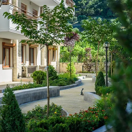 Apartmanhotel Apanemia By Flegra 4*