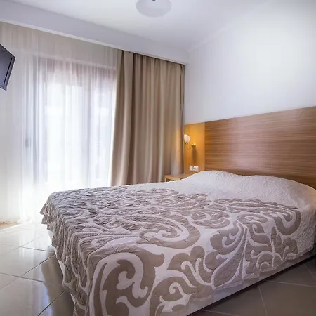 Ξενοδοχείο με διαμερίσματα Apanemia By Flegra 4*