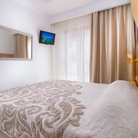 Ξενοδοχείο με διαμερίσματα Apanemia By Flegra